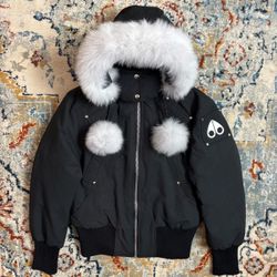 Moose knuckles women’s size small on hand