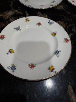 CROWN STAFFORDSHIRE ENGLAND BONE CHINA FLORAL BOUQUET 4 SALAD PLATES 8 3/8