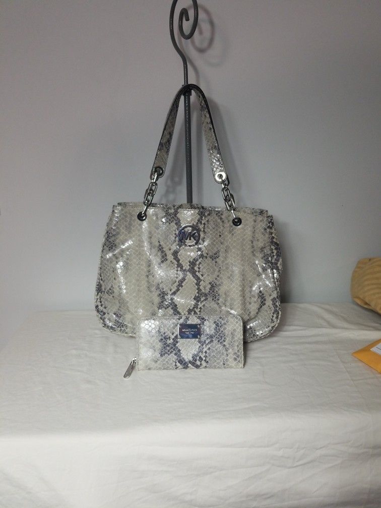 MICHEAL KORS FULTAN CHAIN SNAKESKIN PURSE WITH MATCHING WALLET