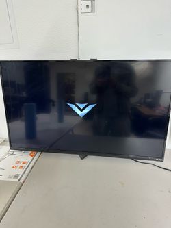 VIZIO 39” Smart LED TV (Model E390i-B0).