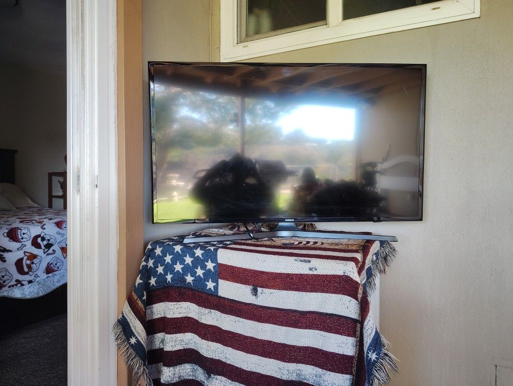 40 Inch Samsung TV And Remote, Work Good