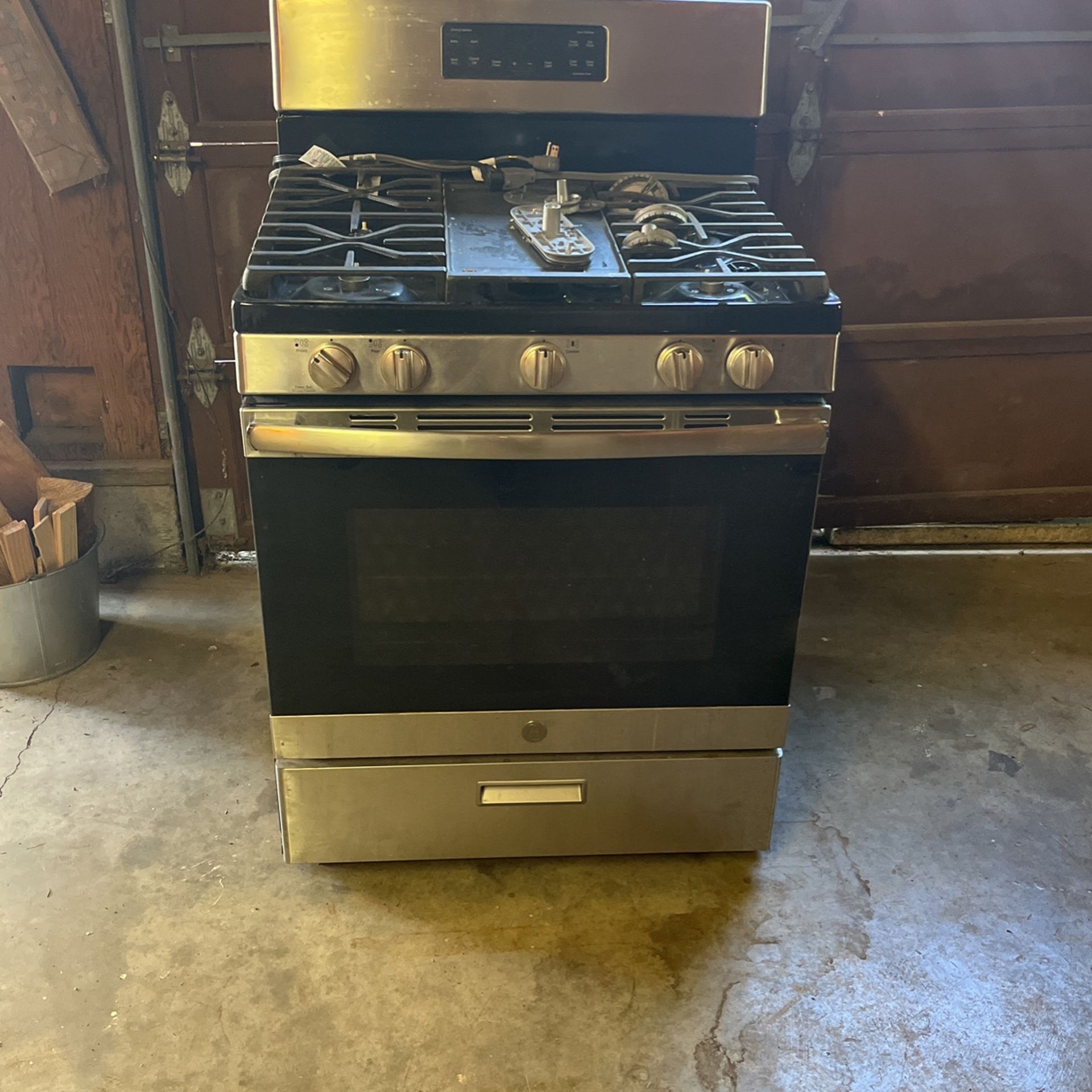 Working Gas, Electric Stove .
