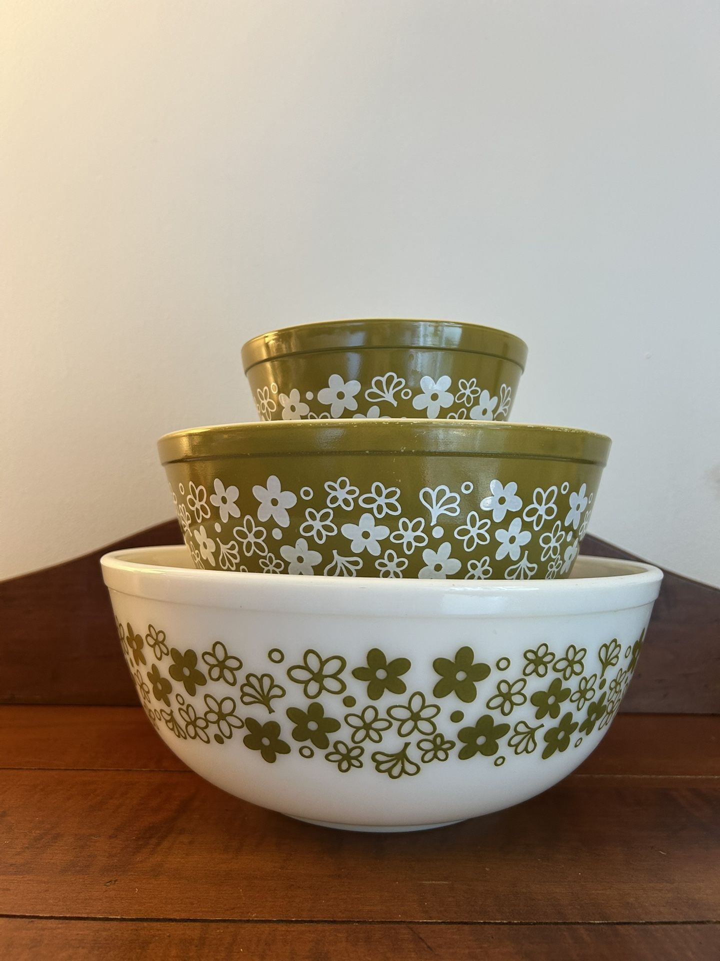 Set of 3 Vintage Pyrex Spring Blossom Crazy Daisy Mixing Bowls - 401 1.5 qt, 403 2.5 qt& 404 4 qt