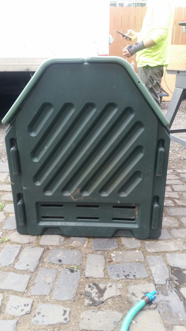 Rubbermaid composting bin for Sale in Portland, OR OfferUp