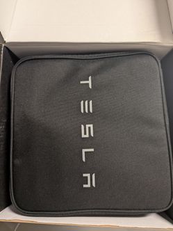 Tesla Mobile connector