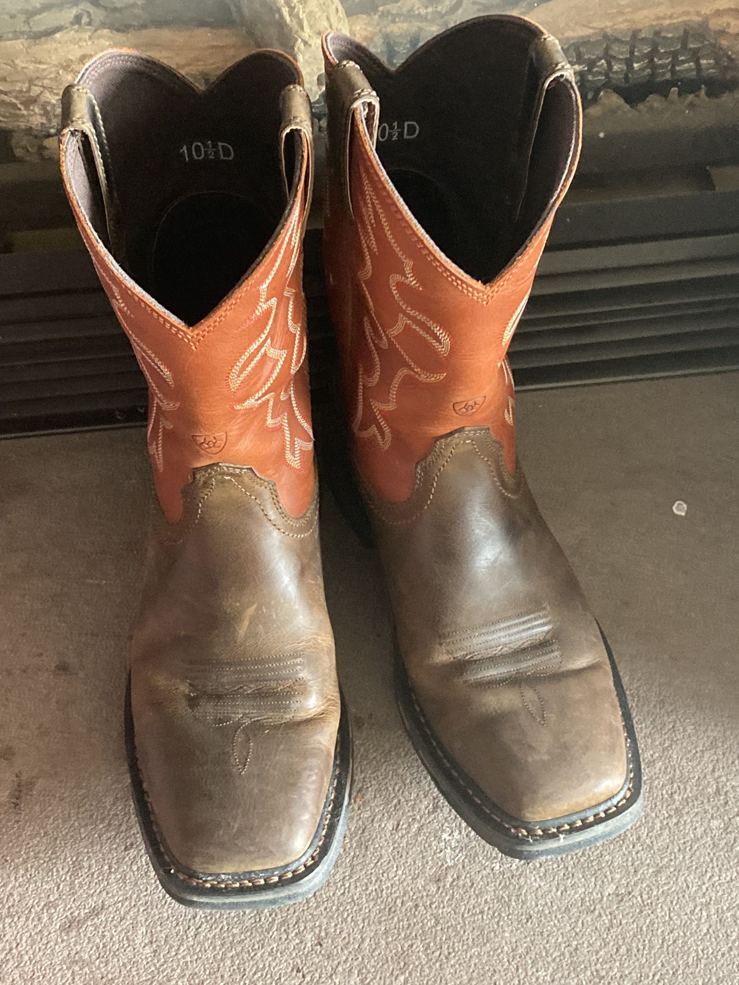 Excellent Condition Like New Ariat  WorkHog Work Boots 10.5D