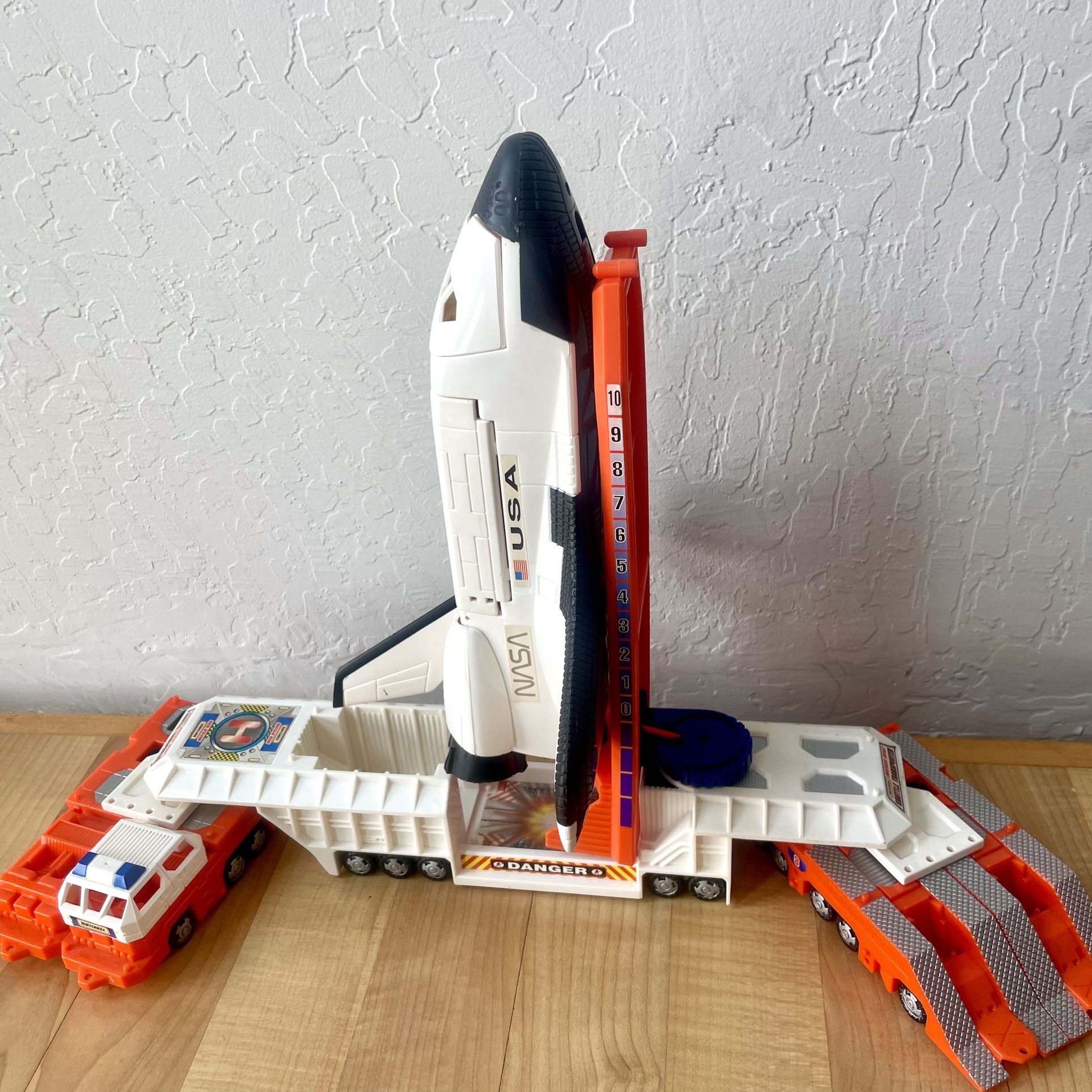 Vintage 1997 Matchbox Mega Rig Space Shuttle Transport NASA