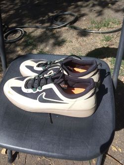 !! Mens Shoes Nike Air Size 11. 5 Firm Price