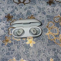 Beat Solo 4 Earbuds With Box (No Negotiations)