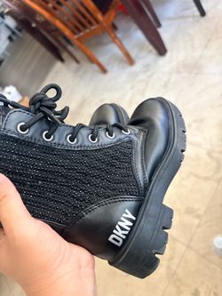 Girl’s boots