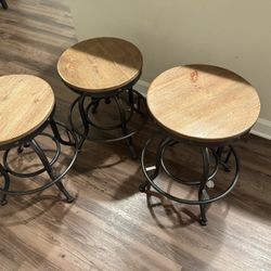 Valebeck Backless Counter Height Bar Stool Ashley’s Furniture 