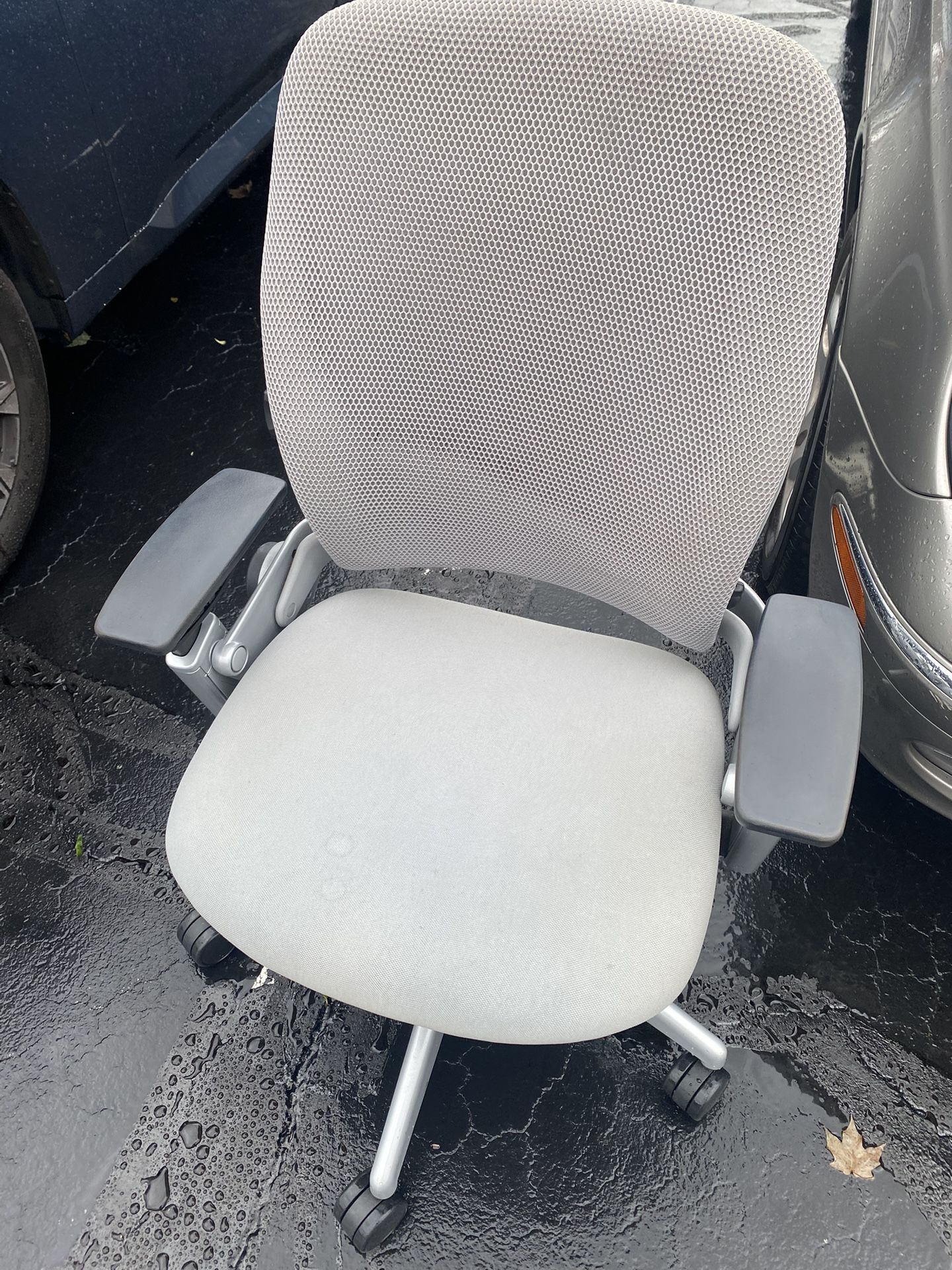 Steelcase V2 Leap 2019