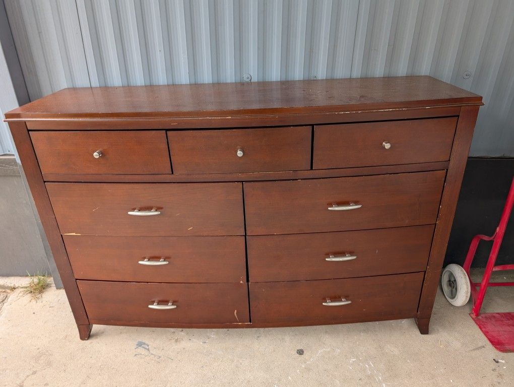 Dresser