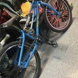 Thruster 24’ Wheelie Bike Send Offers Like New