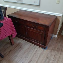 Beautiful Solid Cherry Wood With 2 Draws And 2 Storage Below 
