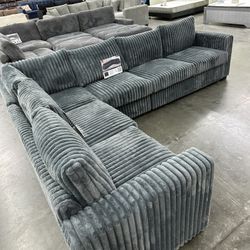 4-pc Sectional Set.  Corduroy Grey  Super Comfortable Sectional. New In A Box.    Bonito Seccional De 4 Piezas Nuevo Color Gris. 