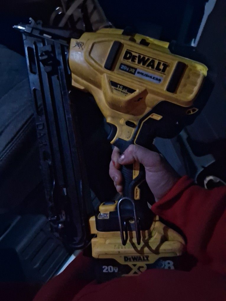 Dewalt 15inch Nailer