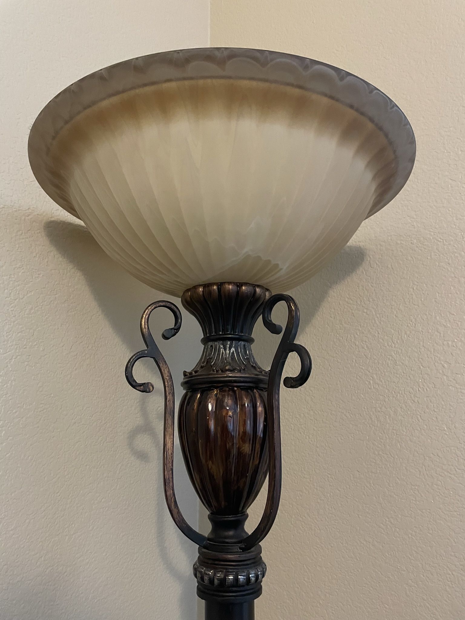 Floor Lamp for Sale in Rancho Cucamonga, CA OfferUp