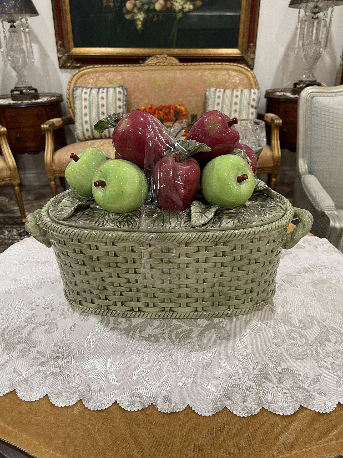 Beautiful Porcelain Apple Basket Cookie Jar.🌷