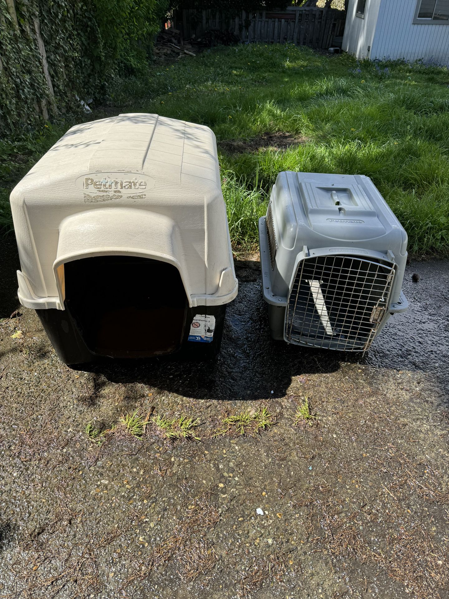 Petmate Dog House And Cat Carrier