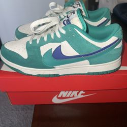 Nike Dunk Low  Size 9