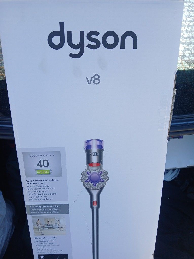 Dyson V8