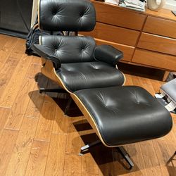 Gorgeous Leather And Walnut Wood Eames Style Chair And Ottoman 