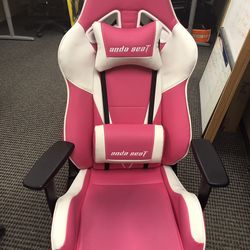Andaseat gaming chair. This is in perfect condition - will go fast.