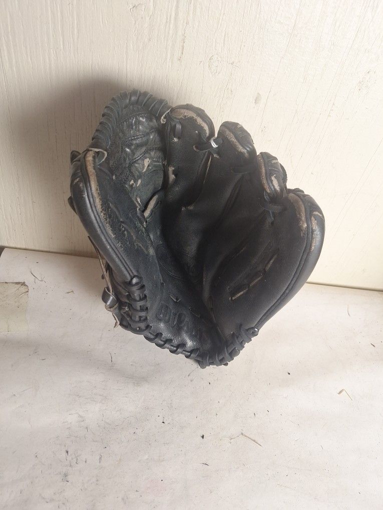 Wilson A2000 Baseball Glove, 11.75