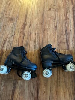 Black Roller Skates – Size 7–8 – Good Condition