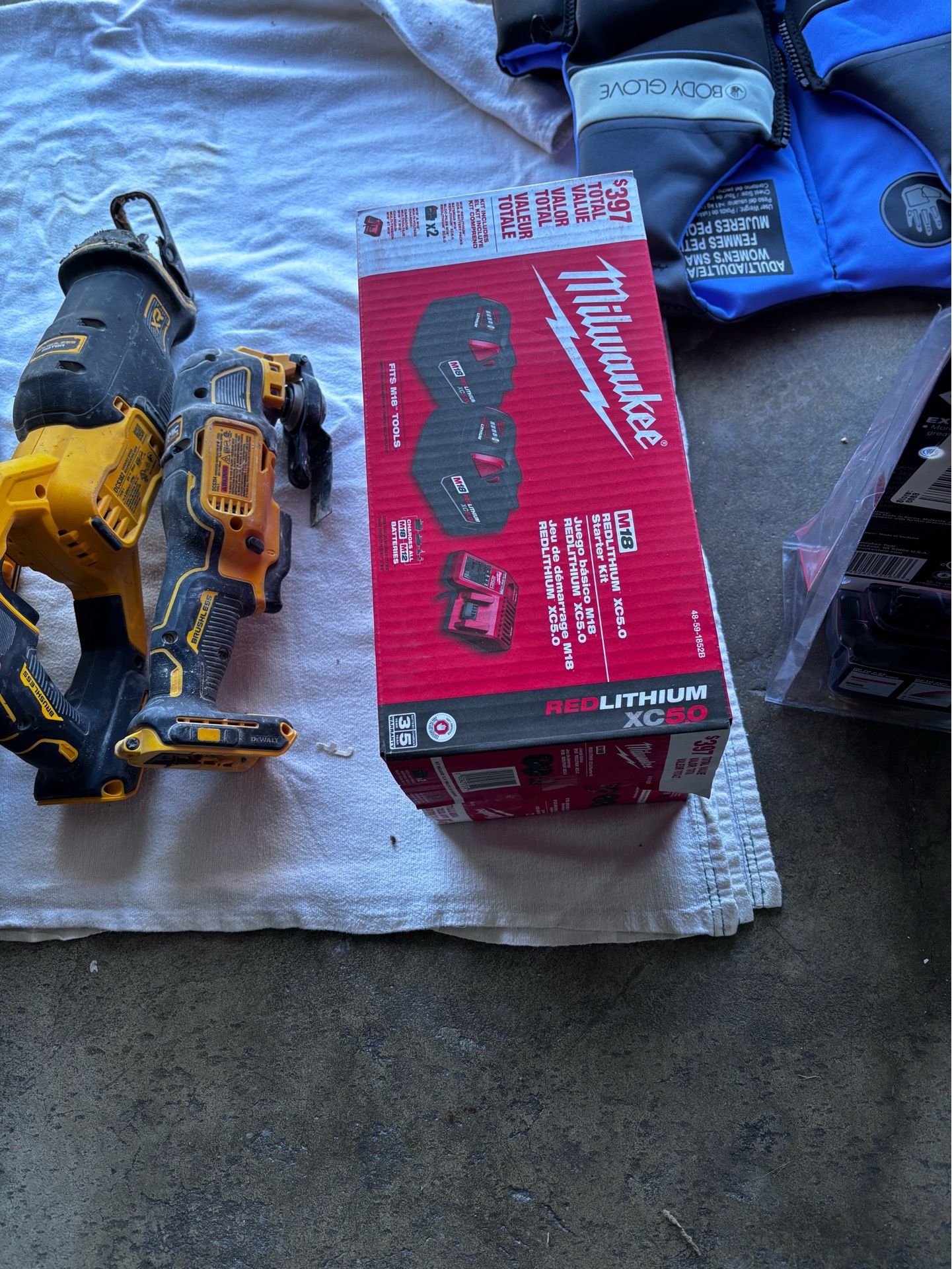 MILWAUKEE 48-59-1852B M18 XC5.0 STARTER KIT 2 BATTERIES & CHARGER - NEW !!!