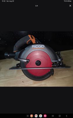 Ridgid 7-1/4" circular saw skillsaw  R8657 18v in great condition , works great.