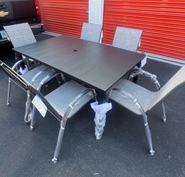 NEW 8PCS OUTDOOR DINNING TABLE / 9FT UMBRELLA