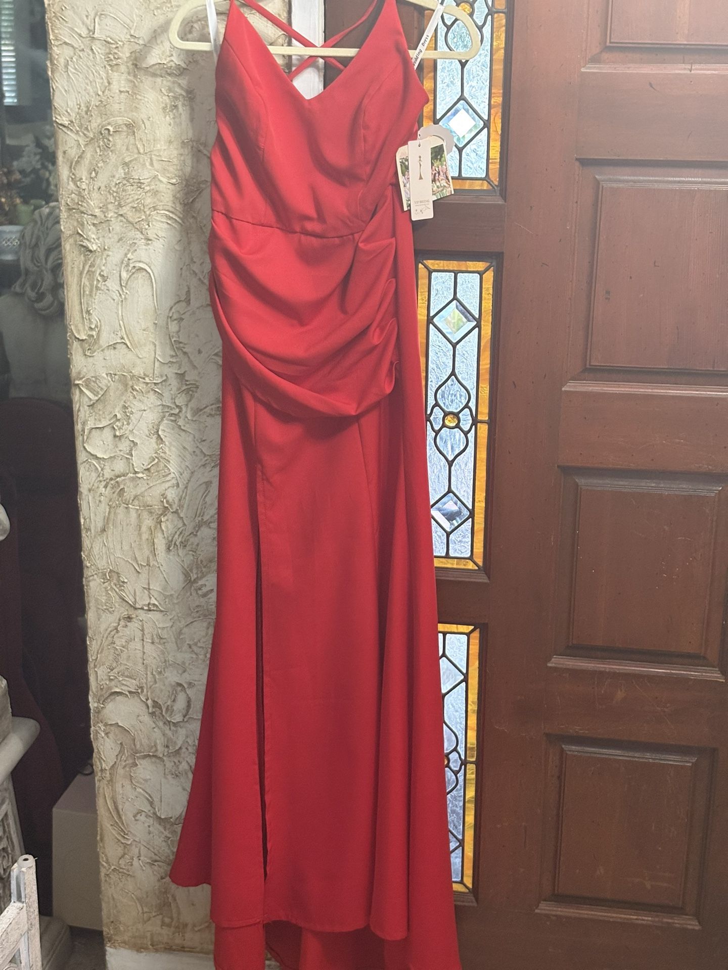 Gorgeous Red Long Gown With Train. Perfect For Special Event Wedding Prom Holiday Season. New Size 8