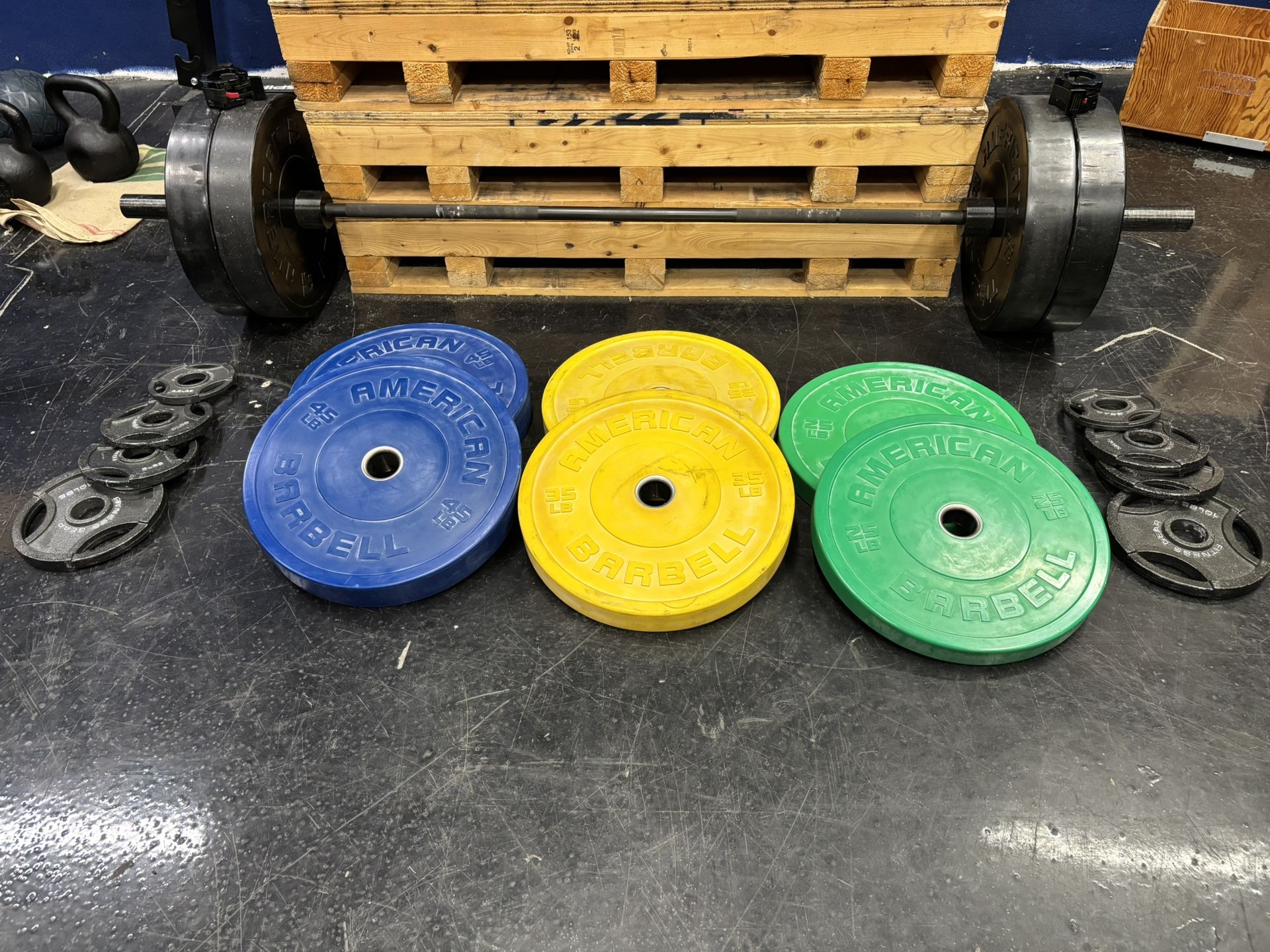 Home Gym Equipment Weights American Barbell Bumper Olympic Plates And The Boss Olympic Bar Clips 