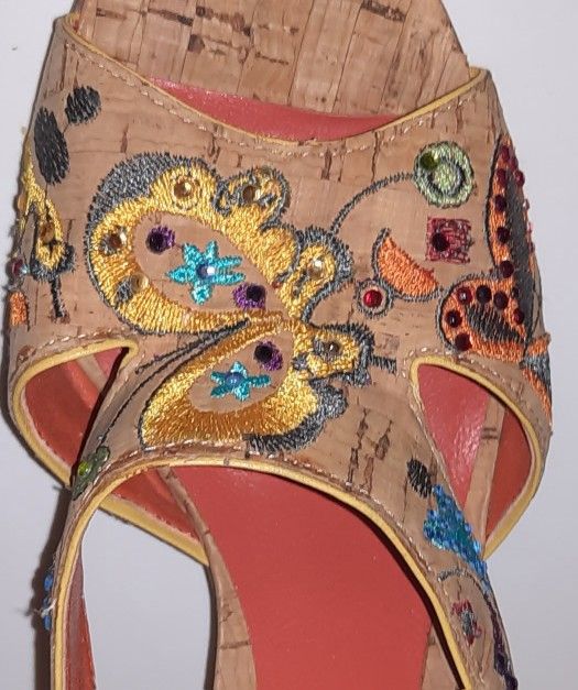 HYPE VINTAGE EMBROIDERED 3 1/2" HEELS