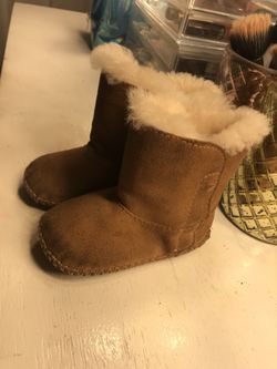 Baby uggs size 4/5