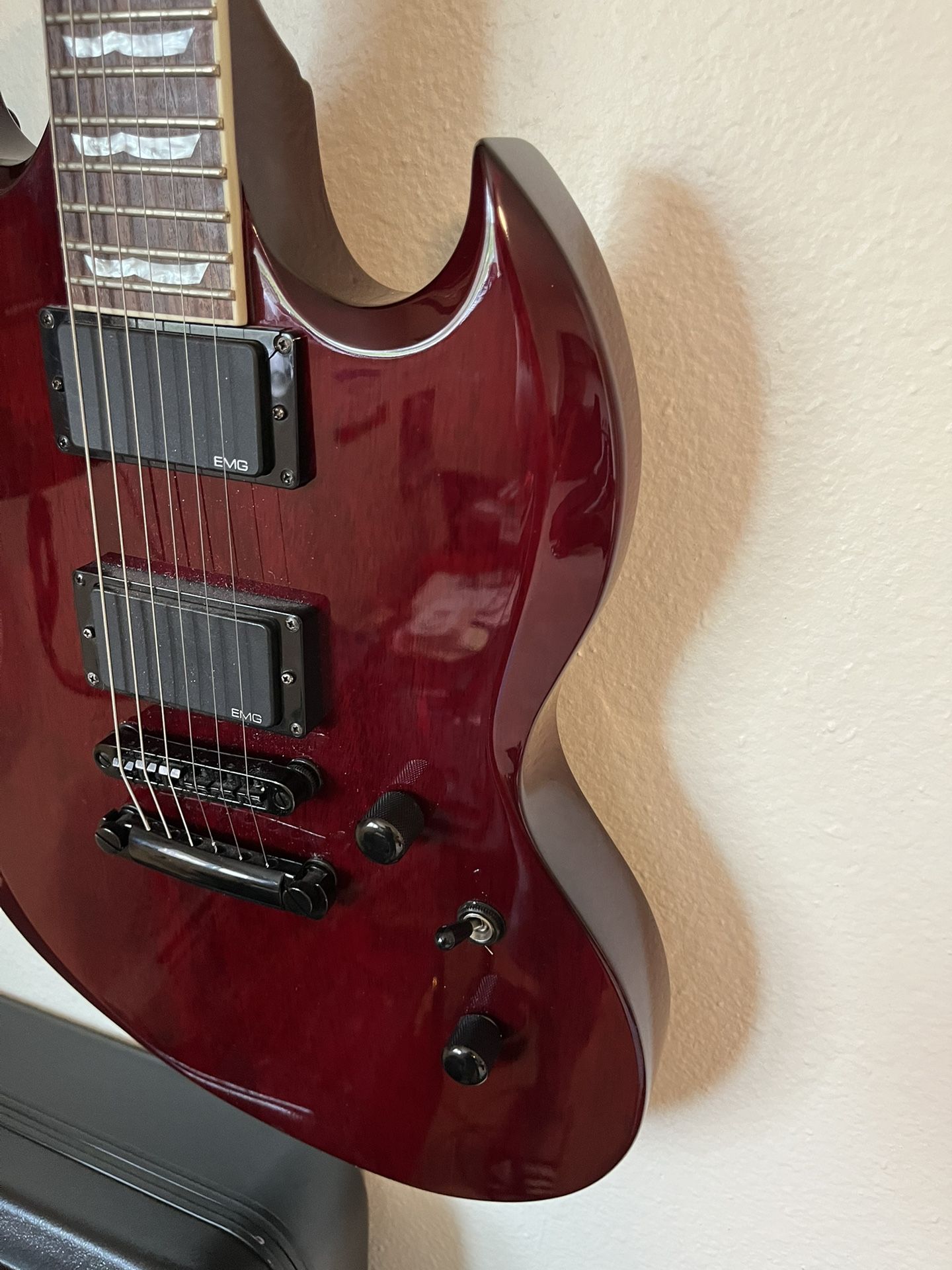 ESP LTD Viper-400 EMG Electric Guitar for Sale in Seattle, WA
