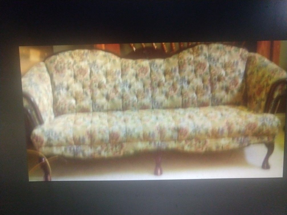 Victorian Button Back Antique Sofa Heart Shape Wood Crown