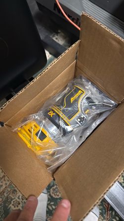 Dewalt cordless compact router 20v - DCW600B