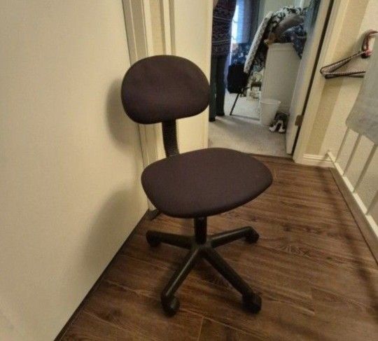 Office Chair. Nice Shape.