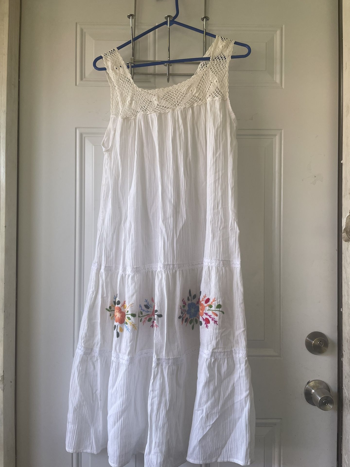 White Women’s Dress / Red Girls Dress 