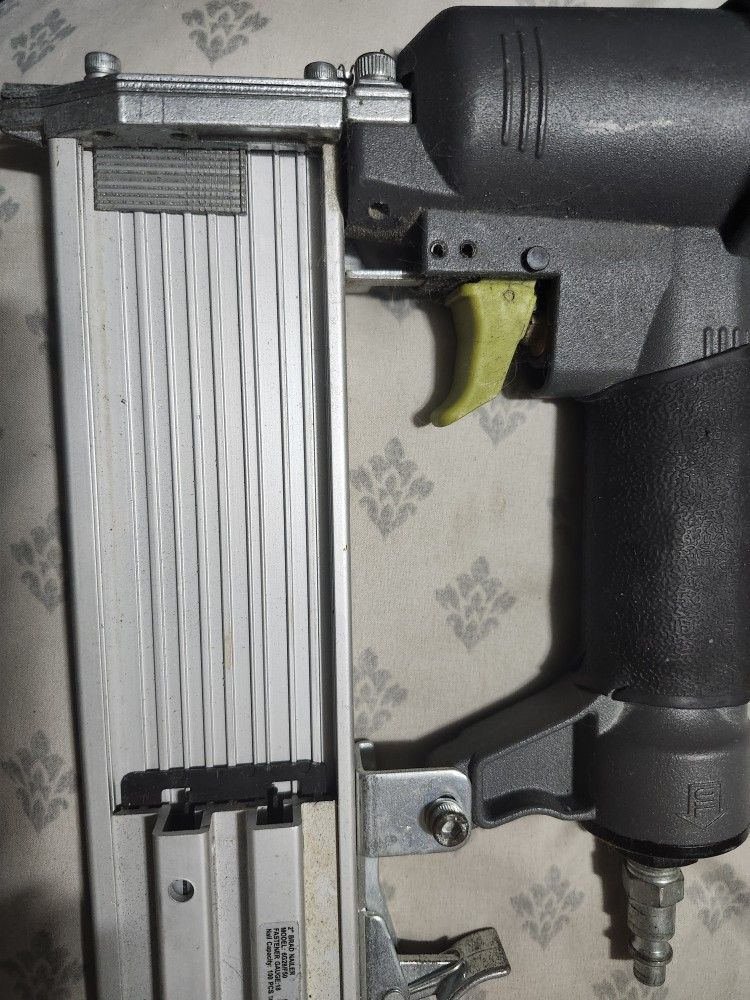 CRAFTSMAN EVOLV FINISHING NAILER