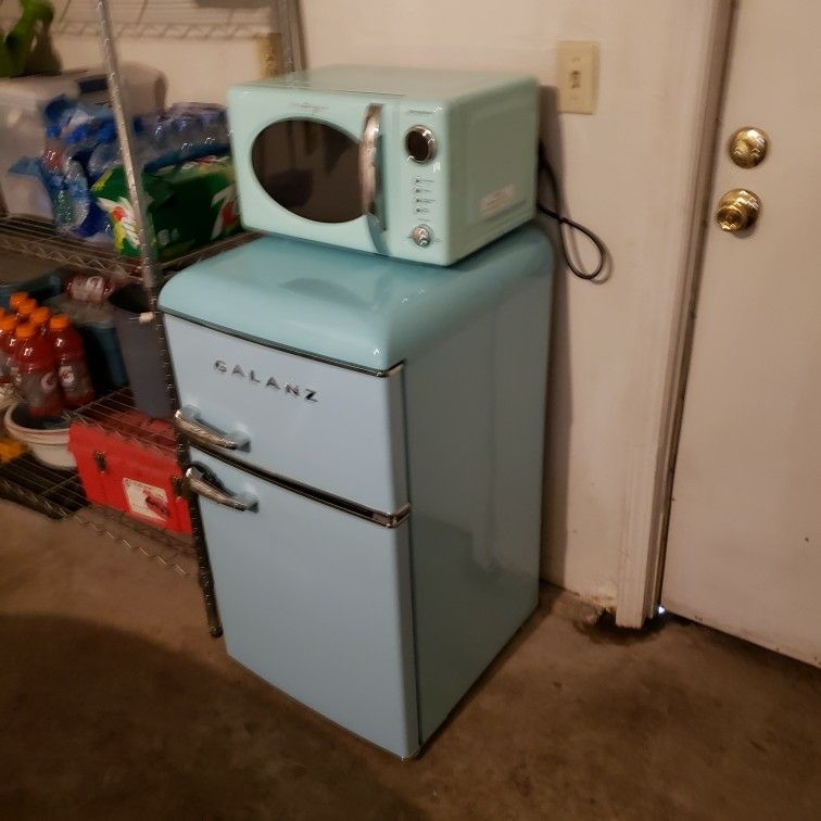 Matching Refrigerator And Microwave