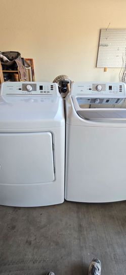 Like New - Washer & Dryer (Electric)