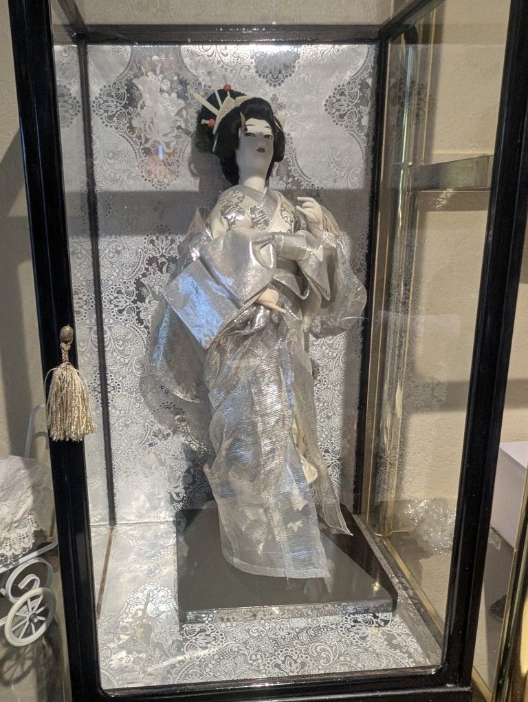 Porcelain Geisha Doll In Glass Case