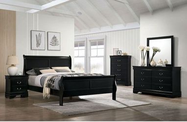 Black 4 Piece Queen Bedroom set (Queen bed, Nightstand, Dresser & Mirror)