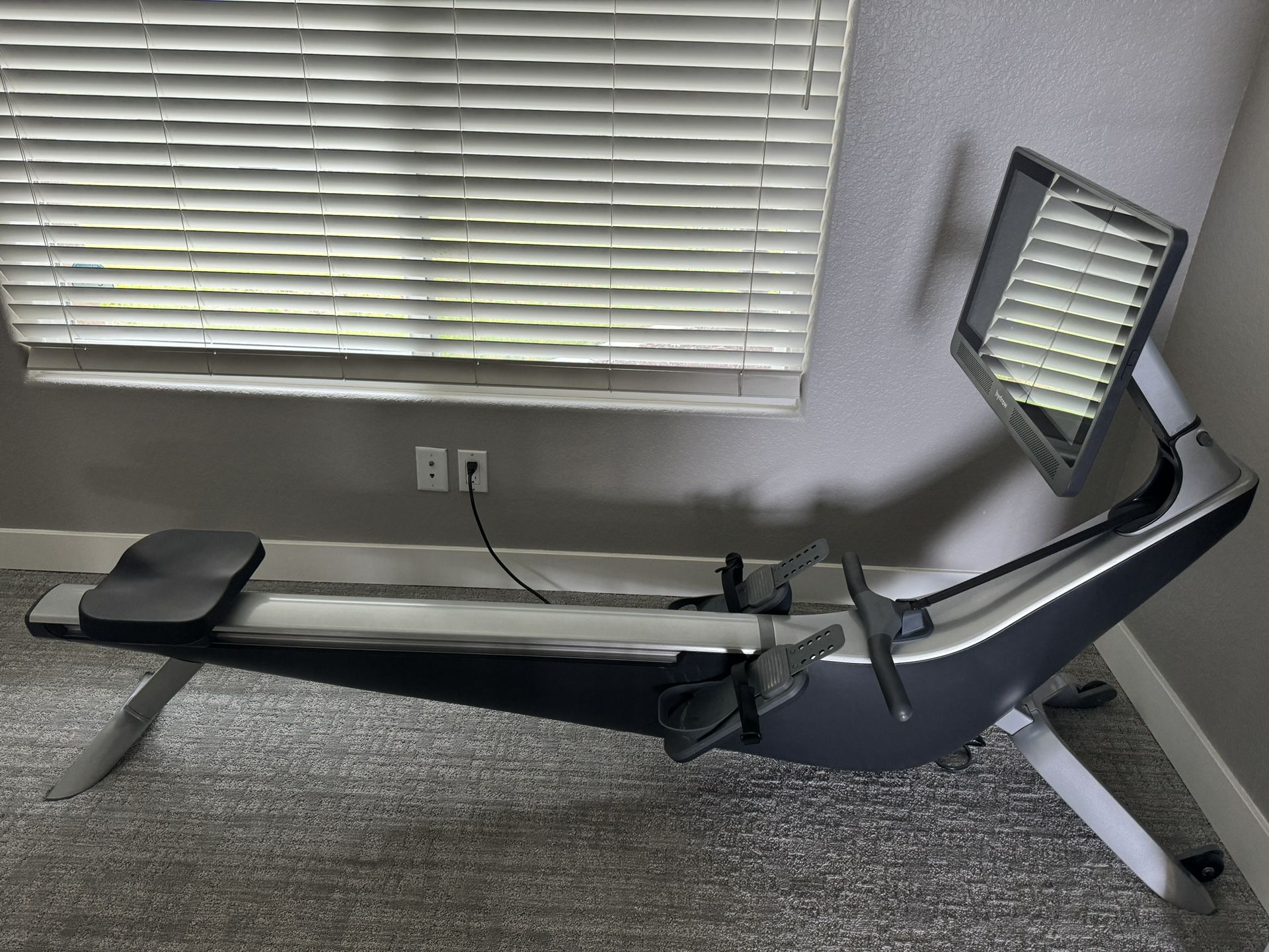 Hydrow Rowing Machine GREAT Condition 