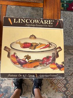 : Vintage Lincoware 4.5L Porcelain Enamel Covered Pot – Vegetable Design