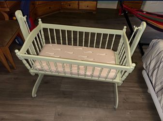 Vintage Crib 